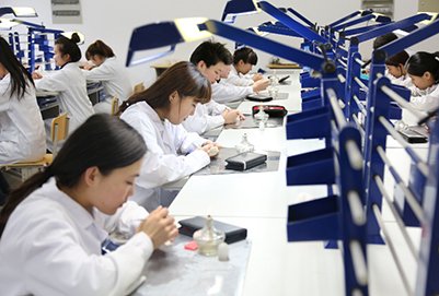 1、毕业生人数在增加，就业难度逐渐加大