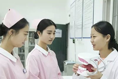 很多同学在选择鲸鱼体育app官方入口