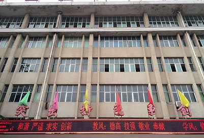 很多的初中毕业生会选择热门专业去鲸鱼