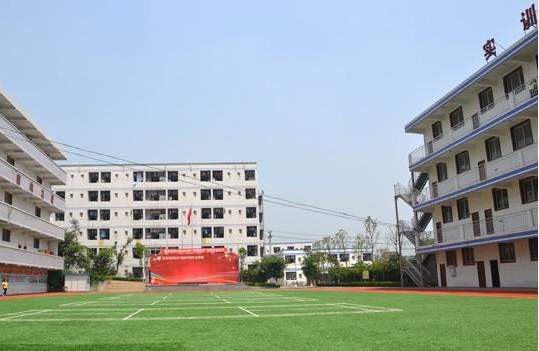 学校性质：公立