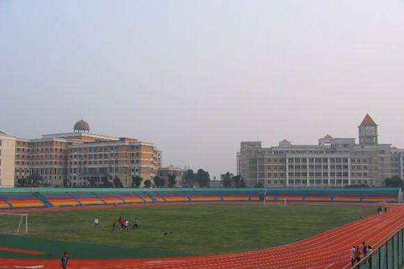 学历层次：职业学校
