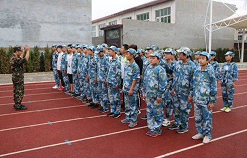 寄宿制”管理模式的大型鲸鱼体育直播a